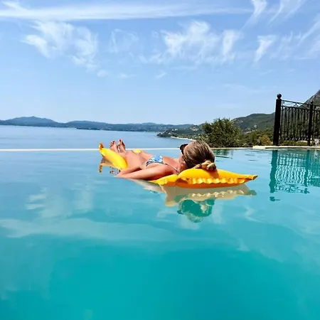 Daniella With Private Pool منزل للإقامة *